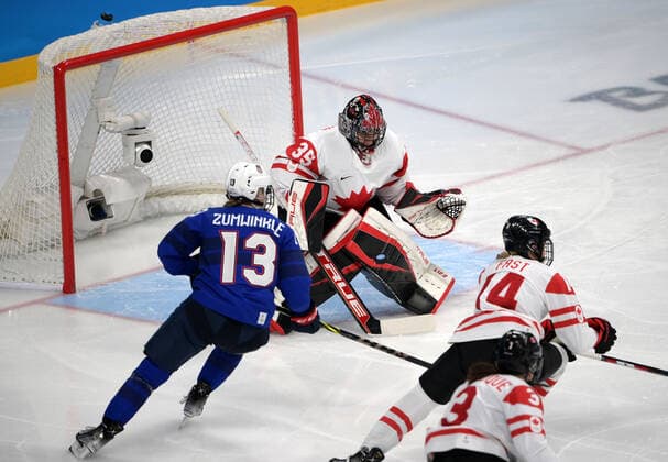 (220208) -- BEIJING, Feb. 8, 2022 -- Ann-Renee Desbiens (2nd L) of Canada guards the gate during the Ice hockey, Eishockey women s preliminary round group A match between Canada and the United States at Wukesong Sports Centre in Beijing, capital of China, Feb. 8, 2022. ) (BEIJING2022)CHINA-BEIJING-OLYMPIC Winter games, Winterspiele,Spiele, Summer games ICE HOCKEY-WOMEN S PRELIMINARY-CANADA VS U.S. (CN) LixAn 