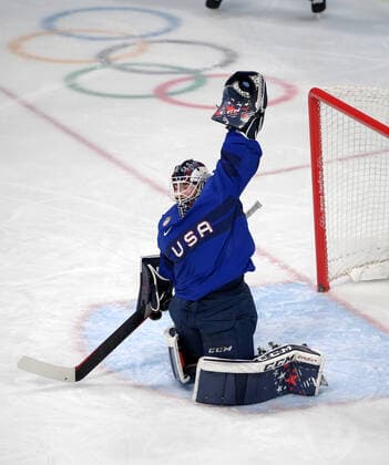 (220208) -- BEIJING, Feb. 8, 2022 -- Maddie Rooney of the United States guards the gate during the Ice hockey, Eishockey women s preliminary round group A match between Canada and the United States at Wukesong Sports Centre in Beijing, capital of China, Feb. 8, 2022. ) (BEIJING2022)CHINA-BEIJING-OLYMPIC Winter games, Winterspiele,Spiele, Summer games ICE HOCKEY-WOMEN S PRELIMINARY-CANADA VS U.S. (CN) LixAn 