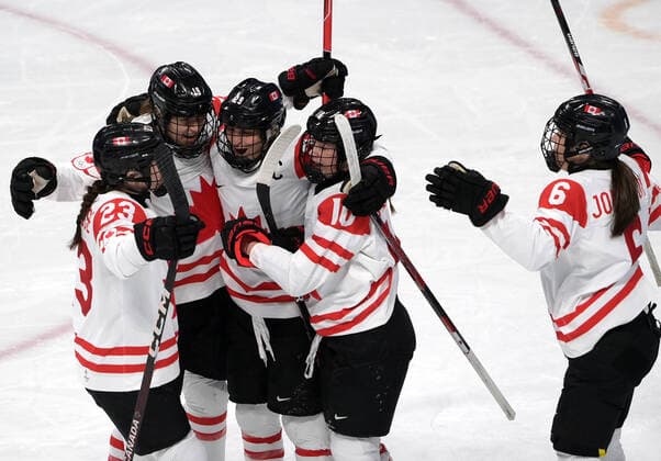 (220208) -- BEIJING, Feb. 8, 2022 -- Athletes of Canada celebrate winning during the Ice hockey, Eishockey women s preliminary round group A match between Canada and the United States at Wukesong Sports Centre in Beijing, capital of China, Feb. 8, 2022. ) (BEIJING2022)CHINA-BEIJING-OLYMPIC Winter games, Winterspiele,Spiele, Summer games ICE HOCKEY-WOMEN S PRELIMINARY-CANADA VS U.S. (CN) LixAn 