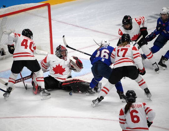 (220208) -- BEIJING, Feb. 8, 2022 -- Ann-Renee Desbiens (2nd L) of guards the gate during the Ice hockey, Eishockey women s preliminary round group A match between Canada and the United States at Wukesong Sports Centre in Beijing, capital of China, Feb. 8, 2022. ) (BEIJING2022)CHINA-BEIJING-OLYMPIC Winter games, Winterspiele,Spiele, Summer games ICE HOCKEY-WOMEN S PRELIMINARY-CANADA VS U.S. (CN) LixAn 