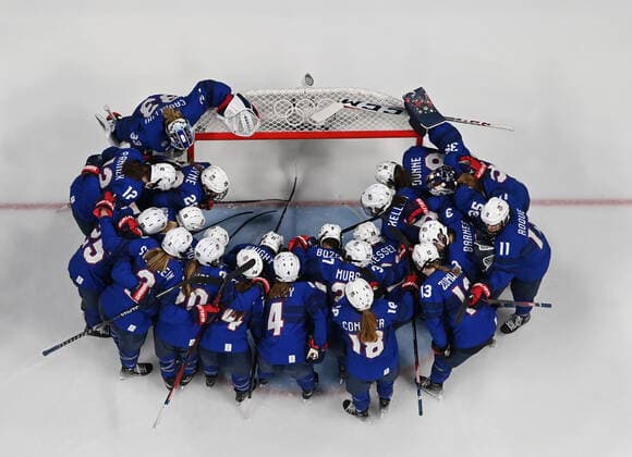 (220208) -- BEIJING, Feb. 8, 2022 -- Athletes of the United States prepare prior to the Ice hockey, Eishockey women s preliminary round group A match between Canada and the United States at Wukesong Sports Centre in Beijing, capital of China, Feb. 8, 2022. Meng Yongmin) (BEIJING2022)CHINA-BEIJING-OLYMPIC Winter games, Winterspiele,Spiele, Summer games ICE HOCKEY-WOMEN S PRELIMINARY-CANADA VS U.S. (CN) RemotexCamera 