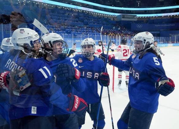 (220208) -- BEIJING, Feb. 8, 2022 -- Athletes of the United States celebrate scoring during the Ice hockey, Eishockey women s preliminary round group A match between Canada and the United States at Wukesong Sports Centre in Beijing, capital of China, Feb. 8, 2022. ) (XHTP)(BEIJING2022)CHINA-BEIJING-OLYMPIC Winter games, Winterspiele,Spiele, Summer games ICE HOCKEY-WOMEN S PRELIMINARY-CANADA VS U.S. (CN) MengxYongmin 