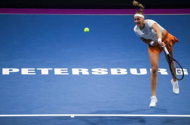ST PETERSBURG, RUSSIA - FEBRUARY 8, 2022: Petra Kvitova of the Czech Republic serves in her Round of 32 tennis singles match against Germany s Niemeier at the 2022 WTA, Tennis Damen St Petersburg Ladies Trophy at Sibur Arena. Alexander Demianchuk TASS  TS121E55