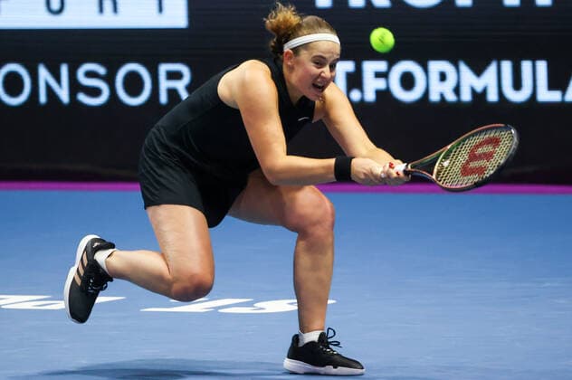 ST PETERSBURG, RUSSIA - FEBRUARY 8, 2022: Latvia s Jelena Ostapenko returns a shot in her Round of 32 tennis singles match against China s Xinyu Wang at the 2022 WTA, Tennis Damen St Petersburg Ladies Trophy at Sibur Arena. Alexander Demianchuk TASS  TS121EED