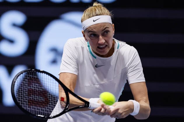 St. Petersburg Ladies Trophy 2022 - Day Two Petra Kvitova of Czech Republic returns the ball to Jule Niemeier of Germany during the women s singles Round of 32 match of the WTA, Tennis Damen 500 St. Petersburg Ladies Trophy 2022 International Tennis Tournament on February 8, 2022 at the Sibur Arena in Saint Petersburg, Russia. Saint Petersburg Russia  Copyright: xMikexKireevx originalFilename:kireev-stpeters220208_np4Bu.jpg