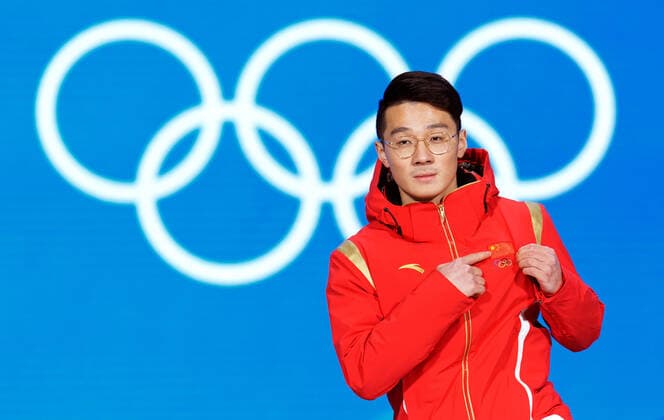 (220208) -- BEIJING, Feb. 8, 2022 -- Gold medalist Ren Ziwei of China reacts during the awarding ceremony of men s 1000m of short track Speed skating, Eisschnelllauf at the Beijing Medals Plaza of the Winter Olympics in Beijing, capital of China, Feb. 8, 2022. ) (BEIJING2022)CHINA-ZHANGJIAKOU-OLYMPIC Winter games, Winterspiele,Spiele, Summer games SHORT TRACK SPEED SKATING-AWARDING CEREMONY (CN) JuxHuanzong 