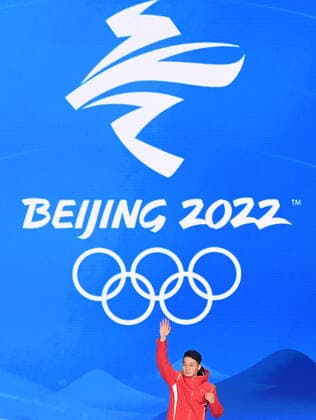 (220208) -- BEIJING, Feb. 8, 2022 -- Gold medalist Ren Ziwei of China reacts during the awarding ceremony of men s 1000m of short track Speed skating, Eisschnelllauf at the Beijing Medals Plaza of the Winter Olympics in Beijing, capital of China, Feb. 8, 2022. ) (BEIJING2022)CHINA-ZHANGJIAKOU-OLYMPIC Winter games, Winterspiele,Spiele, Summer games SHORT TRACK SPEED SKATING-AWARDING CEREMONY (CN) HuangxZongzhi 