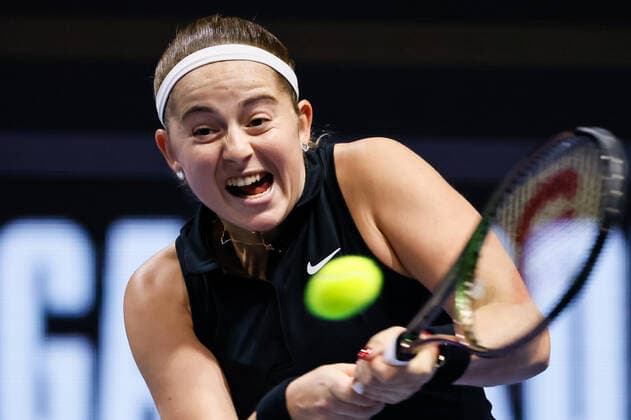 St. Petersburg Ladies Trophy 2022 - Day Two Jelena Ostapenko of Latvia returns the ball to Xinyu Wang of China during the women s singles Round of 32 match of the WTA, Tennis Damen 500 St. Petersburg Ladies Trophy 2022 International Tennis Tournament on February 8, 2022 at the Sibur Arena in Saint Petersburg, Russia. Saint Petersburg Russia  Copyright: xMikexKireevx originalFilename:kireev-stpeters220208_npSSh.jpg