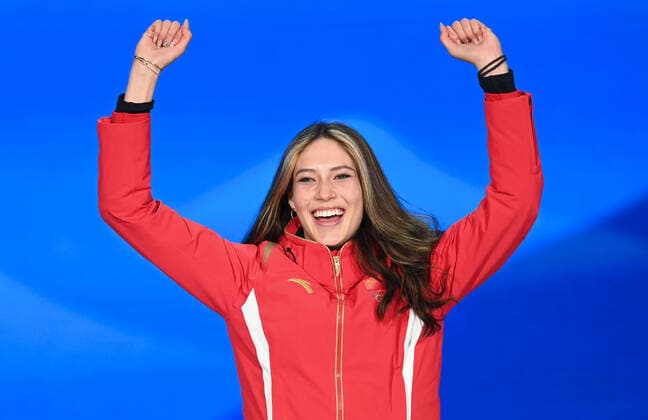 (220208) -- BEIJING, Feb. 8, 2022 -- Gold medalist Gu Ailing of China reacts during the awarding ceremony of women s freeski big air at the Beijing Medals Plaza of the Winter Olympics in Beijing, capital of China, Feb. 8, 2022. ) (BEIJING2022)CHINA-ZHANGJIAKOU-OLYMPIC Winter games, Winterspiele,Spiele, Summer games WOMEN S FREESKI BIG AIR-AWARDING CEREMONY (CN) HuangxZongzhi 