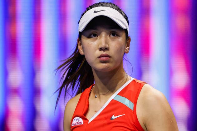 St. Petersburg Ladies Trophy 2022 - Day Two Xinyu Wang of China looks on during the women s singles Round of 32 match of the WTA, Tennis Damen 500 St. Petersburg Ladies Trophy 2022 International Tennis Tournament against Jelena Ostapenko of Latvia on February 8, 2022 at the Sibur Arena in Saint Petersburg, Russia. Saint Petersburg Russia  Copyright: xMikexKireevx originalFilename:kireev-stpeters220208_nptfN.jpg