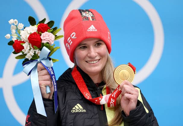 BEIJING, CHINA - FEBRUARY 8, 2022: Gold medal winner Natalie Geisenberger of Germany shows her medal during the victory ceremony for the women s singles luge at the 2022 Winter Olympic Games, Olympische Spiele, Olympia, OS Anton Novoderezhkin TASS  TS121FA7