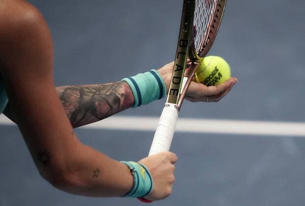 Russia Tennis St. Petersburg Ladies Trophy 8108599 08.02.2022 Czech Republic s Tereza Martincova prepares to serve to Russia s Vera Zvonareva during a women s singles match at the St. Petersburg Ladies Trophy 2022 tennis tournament in St.Petersburg, Russia. Alexei Danichev Sputnik St. Petersburg Russia  Copyright: xAlexeixDanichevx