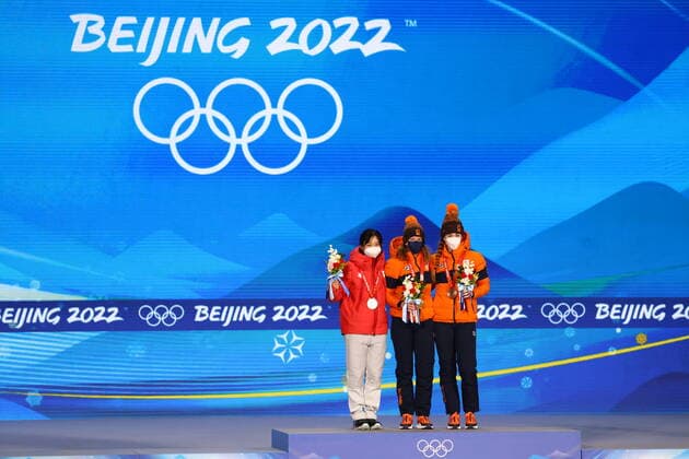 (L-R) Miho Takagi (JPN), Ireen Wust, Antoinette De Jong (NED), FEBRUARY 8, 2022 - Speed skating, Eisschnelllauf : Women s 1500m Medal Ceremony during the Beijing 2022 Olympic Winter games, Winterspiele,Spiele, Summer games at Beijing Medal Plaza in Beijing, China.  (180189840)