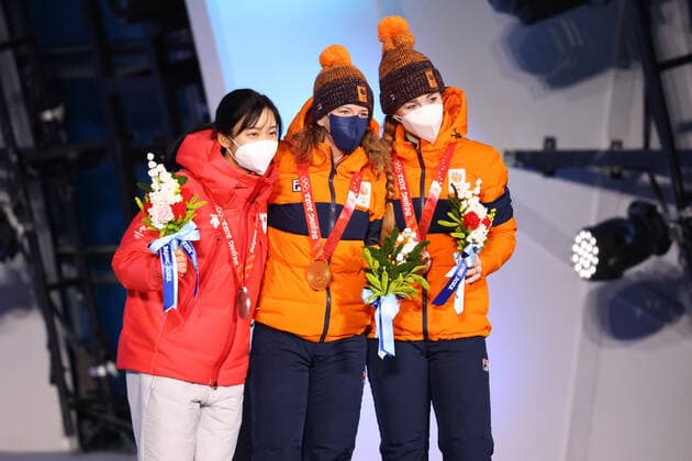 (L-R) Miho Takagi (JPN), Ireen Wust, Antoinette De Jong (NED), FEBRUARY 8, 2022 - Speed skating, Eisschnelllauf : Women s 1500m Medal Ceremony during the Beijing 2022 Olympic Winter games, Winterspiele,Spiele, Summer games at Beijing Medal Plaza in Beijing, China.  (180189843)