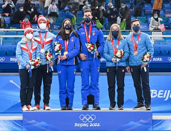 (220208) -- BEIJING, Feb. 8, 2022 -- Gold medalists Stefania Constantini and Amos Mosaner of Italy (C), silver medalists Kristin Skaslien and Magnus Nedregotten of Norway (L) and bronze medalists Almida de Val and Oskar Eriksson of Sweden attend the awarding ceremony of the curling mixed doubles event of the Beijing 2022 Winter Olympics at the National Aquatics Centre in Beijing, capital of China, Feb. 8, 2022. ) (BEIJING2022)CHINA-BEIJING-WINTER Olympic Games, Olympische Spiele, Olympia, OS CURLING-MIXED DOUBLES-AWARDING CEREMONY (CN) LixHe 