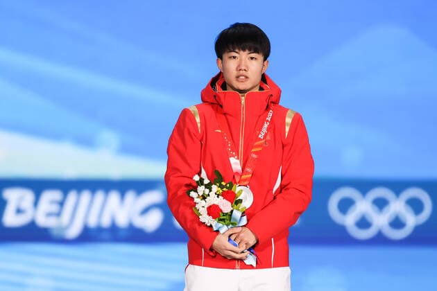 BEIJING, CHINA - FEBRUARY 08: Silver medallist Wenlong Li of Team China poses with his medal during the Men s 1000m Speed skating, Eisschnelllauf medal ceremony on Day 4 of the Beijing 2022 Winter Olympic Games, Olympische Spiele, Olympia, OS at Beijing Medal Plaza on February 8, 2022 in Beijing, China.  Copyright: xVCGx CFP111368316252 