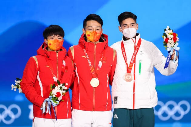 BEIJING, CHINA - FEBRUARY 08: Gold medallist Ziwei Ren of Team China (C), Silver medallist Wenlong Li of Team China (L) and Bronze medallist Shaoang Liu of Team Hungary (R) pose with their medals during the Men s 1000m Speed skating, Eisschnelllauf medal ceremony on Day 4 of the Beijing 2022 Winter Olympic Games, Olympische Spiele, Olympia, OS at Beijing Medal Plaza on February 8, 2022 in Beijing, China.  Copyright: xVCGx CFP111368316292 