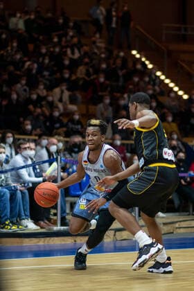 TJ Shorts HAKRO Merlins Crailsheim in a duel, HAKRO Merlins Crailsheim vs Kiev Basket, Basketball FIBA Europe Cup, 5 match day main round, 08 02 2022, season 2021 2022 Merlins Crailsheim vs Kiev Basket, Basketball FIBA Europe Cup, 5 match day main round, 08 02 2022, season 2021 2022 Copyright: xEibner Memmlerx EP_MMR