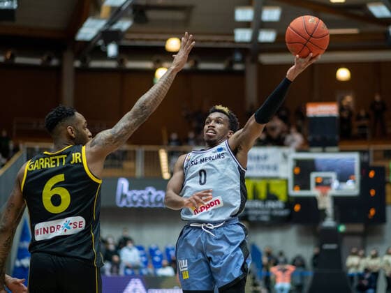 TJ Shorts HAKRO Merlins Crailsheim in duel with Jeffery Garrett Kyiv Basket , HAKRO Merlins Crailsheim vs Kiev Basket, Basketball FIBA Europe Cup, 5 match day main round, 08 02 2022, season 2021 2022 Merlins Crailsheim vs Kiev Basket, Basketball FIBA Europe Cup, 5 match day main round, 08 02 2022, season 2021 2022 Copyright: xEibner Memmlerx EP_MMR