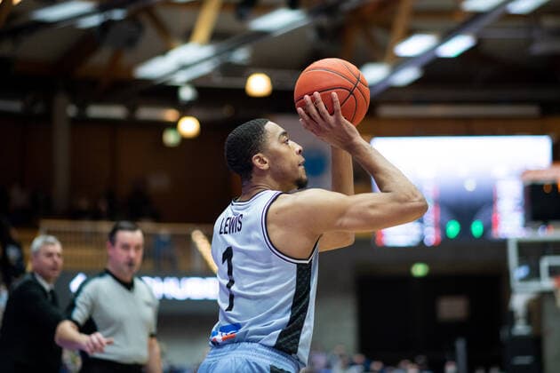 Jaren Lewis HAKRO Merlins Crailsheim on the ball, HAKRO Merlins Crailsheim vs Kiev Basket, Basketball FIBA Europe Cup, 5 match day main round, 08 02 2022, season 2021 2022 Merlins Crailsheim vs Kiev Basket, Basketball FIBA Europe Cup, 5 match day main round, 08 02 2022, season 2021 2022 Copyright: xEibner Memmlerx EP_MMR