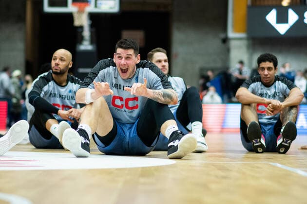 Bogdan Radosavljevic HAKRO Merlins Crailsheim and team rejoice over victory and entry into quarterfinals, HAKRO Merlins Crailsheim vs Kiev Basket, Basketball FIBA Europe Cup, 5 match day main round, 08 02 2022, season 2021 2022 Merlins Crailsheim vs Kiev Basket, Basketball FIBA Europe Cup, 5 match day main round, 08 02 2022, season 2021 2022 Copyright: xEibner Memmlerx EP_MMR