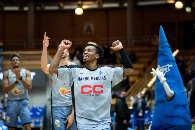 TJ Shorts HAKRO Merlins Crailsheim and team rejoice over victory and entry into quarterfinals, HAKRO Merlins Crailsheim vs Kiev Basket, Basketball FIBA Europe Cup, 5 match day main round, 08 02 2022, season 2021 2022 Merlins Crailsheim vs Kiev Basket, Basketball FIBA Europe Cup, 5 match day main round, 08 02 2022, season 2021 2022 Copyright: xEibner Memmlerx EP_MMR
