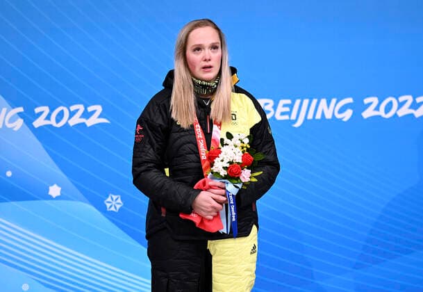 BERREITER Anna Team GER Rodeln der Frauen 2.Platz Siegerehrung am Dienstag den 08.02.2022 in Yanqing Olympische Winterspiele 2022 in Peking China *** BERREITER Anna Team GER womens luge 2 place award ceremony on Tuesday 08 02 2022 in Yanqing Olympic Winter Games 2022 in Beijing China