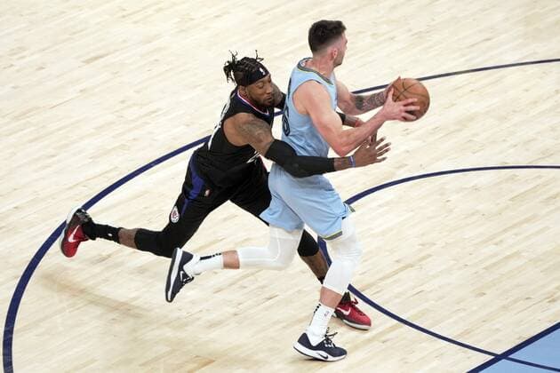 L.A. Clippers Robert Covington defends Memphis Grizzlies John Konchar 46 in the 1st half of the the game at FedEx Forum in Memphis, Tennessee, USA, 8, February, 2022. (Karen Pulfer Focht EFE) Clippera at Memphis Grizzlies Basketball !ACHTUNG: NUR REDAKTIONELLE NUTZUNG!  Copyright: xKARENxPULFERxFOCHTx AME4537 20220209-082319b97002054c042bc77844072e255c362342
