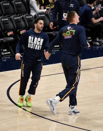 Denver Nuggets guard Facundo Campazzo 7, left, gives Denver Nuggets center Nikola Jokic 15, right, five, before the game against the New York Knicks at the Ball Arena in Denver, CO, USA, 08 February 2022. Denver Nuggets - New York Knicks !ACHTUNG: NUR REDAKTIONELLE NUTZUNG!  Copyright: xToddxPiersonx AME4527 20220209-9fce9a3ab329456e01d99d034a74bf2fcd61ecf8
