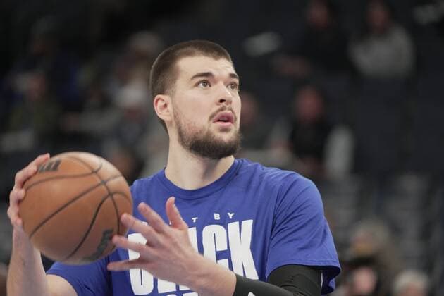 L.A. Clippers Ivica Zubac warms up before a NBA, Basketball Herren, USA game against the Memphis Grizzlies at the FedEx Forum in Memphis, Tennessee, USA, 8 February 2022. LA Clippers at Memphis Grizzlies !ACHTUNG: NUR REDAKTIONELLE NUTZUNG!  Copyright: xKARENxPULFERxFOCHTx AME4568 20220209-7c044184cfca32cf5d62d0af60d137be04fb3774