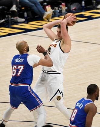 Denver Nuggets center Nikola Jokic fights off New York Knicks center Taj Gibson (L) during a NBA, Basketball Herren, USA game at the Ball Arena in Denver, CO, USA, 08 February 2022. Denver Nuggets - New York Knicks !ACHTUNG: NUR REDAKTIONELLE NUTZUNG!  Copyright: xToddxPiersonx AME4576 20220209-525396938d7ad70a2b5990592038057d44f964ae