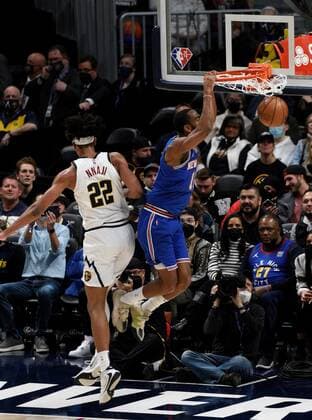 New York Knicks Alec Burks (R) dunks against Denver Nuggets Zeke Nnaj during a NBA, Basketball Herren, USA game at the Ball Arena in Denver, CO, USA, 08 February 2022. Denver Nuggets - New York Knicks !ACHTUNG: NUR REDAKTIONELLE NUTZUNG!  Copyright: xToddxPiersonx AME4585 20220209-a2d1fee976b4054e4ddebb6df367de4da0b42bad