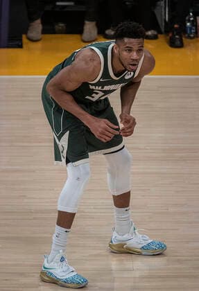 February 8, 2022, Los Angeles, California, USA: Giannis Antetokounmpo 34 of the Milwaukee during their NBA, Basketball Herren, USA game against the Los Angeles Lakers on Tuesday February 8, 2022 at Crypto.com Arena in Los Angeles, California. Lakers lose to Bucks, 116-131. PI Los Angeles USA - ZUMAp124 20220208_zaa_p124_006 Copyright: xJAVIERxROJASx