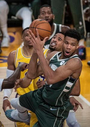 February 8, 2022, Los Angeles, California, USA: Giannis Antetokounmpo 34 of the Milwaukee Bucks looks to pass the ball during their NBA, Basketball Herren, USA game against the Los Angeles Lakers on Tuesday February 8, 2022 at Crypto.com Arena in Los Angeles, California. Lakers lose to Bucks, 116-131. PI Los Angeles USA - ZUMAp124 20220208_zaa_p124_011 Copyright: xJAVIERxROJASx