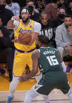 February 8, 2022, Los Angeles, California, USA: Anthony Davis 3 of the Los Angeles Lakers passes the ball past Greg Monroe 15 of the Milwaukee Bucks during their NBA, Basketball Herren, USA game on Tuesday February 8, 2022 at Crypto.com Arena in Los Angeles, California. Lakers lose to Bucks, 116-131. PI Los Angeles USA - ZUMAp124 20220208_zaa_p124_027 Copyright: xJAVIERxROJASx