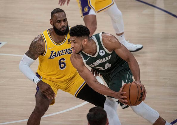 February 8, 2022, Los Angeles, California, USA: LeBron James 6 of the Los Angeles Lakers defends against Giannis Antetokounmpo 34 of the Milwaukee Bucks during their NBA, Basketball Herren, USA game on Tuesday February 8, 2022 at Crypto.com Arena in Los Angeles, California. Lakers lose to Bucks, 116-131. PI Los Angeles USA - ZUMAp124 20220208_zaa_p124_039 Copyright: xJAVIERxROJASx