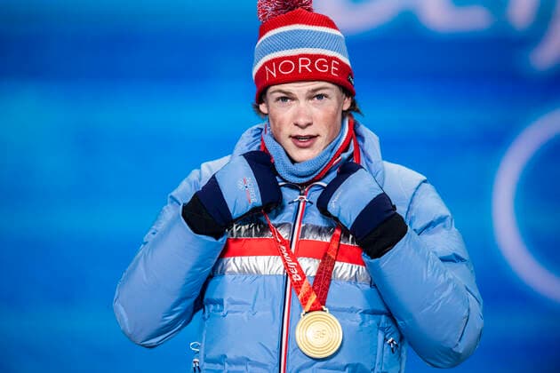 220209 Johannes Hosflot Klaebo of Norway with his gold medal at the medal ceremony for men s cross-country skiing sprint during day 5 of the 2022 Winter Olympics on February 9, 2022 in Zhangjiakou. Photo: Jon Olav Nesvold BILDBYRAN COP 217 JE0033 skidor cross-country skiing langrenn Olympic Games, Olympische Spiele, Olympia, OS olympics winter olympics os ol olympiska spel vinter-os olympiske leker peking peking 2022 beijing 2022 beijing 2022 olympic games beijing 2022 winter olympic games peking-os beijing-ol vinter-ol 5 bbeng medaljeseremoni medaljceremoni medal ceremony norge *** 220209 Johannes Hosflot Klaebo of Norway with his gold medal at the medal ceremony for men s cross country skiing sprint during day 5 of the 2022 Winter Olympics on February 9, 2022 in Zhangjiakou Photo Jon Olav Nesvold BILDBYRAN COP 217 JE0033 skidor cross country skiing langrenn olympic games olympics winter olympics os ol olympic games winter os olympic games peking peking 2022 beijing 2022 beijing 2022 olympic games beijing 2022 winter olympic games peking os beijing ol winter ol 5 bbeng medalseremoni medaljceremoni medal ceremony norge,  Copyright: JONxOLAVxNESVOLD BB220209JE078