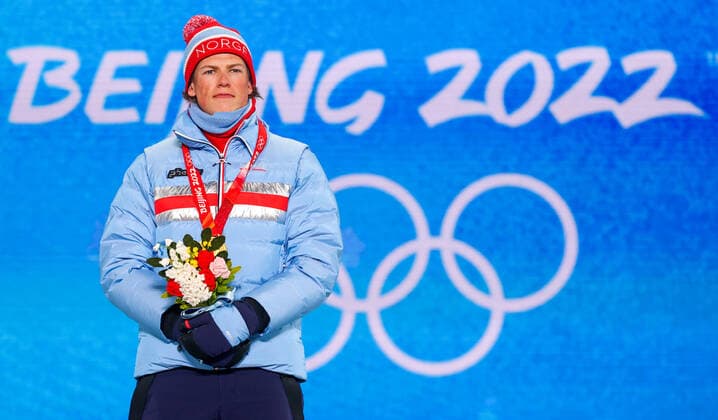ZHANGJIAKOU, CHINA - FEBRUARY 9, 2022: Athlete Johannes Hosflot Klaebo of Norway celebrates his gold medal during the men s cross-country sprint freestyle victory ceremony at the Medal Plaza as part of the 2022 Winter Olympic Games, Olympische Spiele, Olympia, OS Sergei Bobylev TASS  TS12219C
