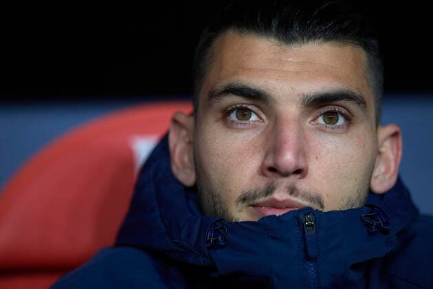 CA Osasuna v Sevilla FC - La Liga Santander Rafa Mir of Sevilla sitting on the bench prior the La Liga Santander match between CA Osasuna and Sevilla FC at Estadio El Sadar on February 5, 2022 in Pamplona, Spain. Pamplona Navarra Spain  Copyright: xJosexBretonx originalFilename:breton-caosasun220205_npn86.jpg