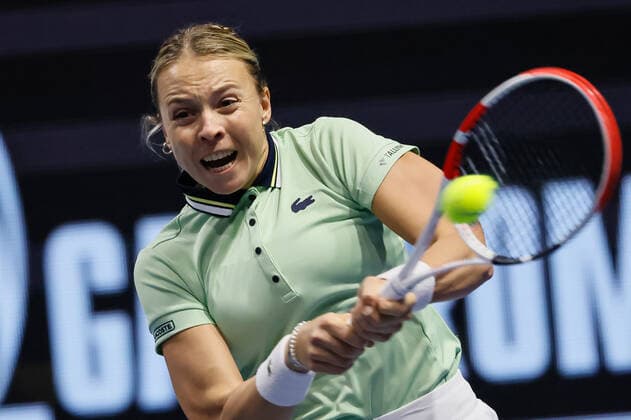 St. Petersburg Ladies Trophy 2022 - Day Three Anett Kontaveit of Estonia returns the ball to Sorana Cirstea of Romania during the women s singles Round of 16 match of the WTA, Tennis Damen 500 St. Petersburg Ladies Trophy 2022 International Tennis Tournament on February 9, 2022 at the Sibur Arena in Saint Petersburg, Russia. Saint Petersburg Russia  Copyright: xMikexKireevx originalFilename:kireev-stpeters220209_npTrO.jpg