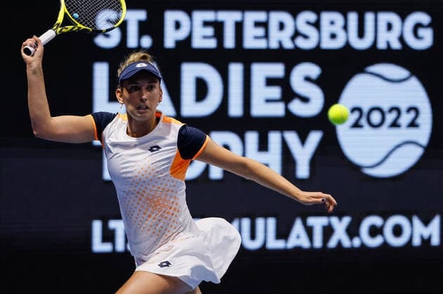 St. Petersburg Ladies Trophy 2022 - Day Three Elise Mertens of Belgium in action during the women s singles Round of 16 match of the WTA, Tennis Damen 500 St. Petersburg Ladies Trophy 2022 International Tennis Tournament against Petra Martic of Croatia on February 9, 2022 at the Sibur Arena in Saint Petersburg, Russia. Saint Petersburg Russia  Copyright: xMikexKireevx originalFilename:kireev-stpeters220209_npW28.jpg