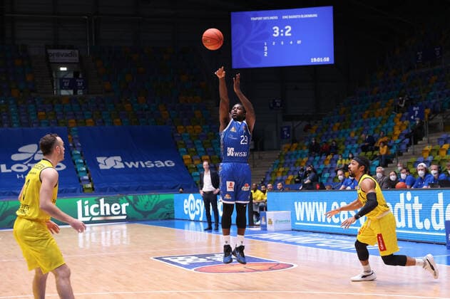 Fraport Skyliners EWE Baskets Oldenburg, easyCredit BBL Will Cherry Fraport Skyliners, 29 from distance Basketball match of easyCredit BBL between Fraport Skyliners and EWE Baskets Oldenburg on February 9, 2022 at Ballsporthalle in Frankfurt am Main , Frankfurt am Main Hesse Germany Ballsporthalle