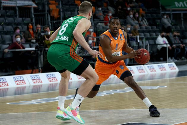 09 02 22, Neu Ulm, Germany, ratiopharm Arena, ratiopharm ulm vs Cedevita Olimpija Ljubljana Basketball 7 Days EuroCup, Edo Muric Cedevita Olimpija Ljubljana and Semaj Christon ratiopharm ulm in duel Photo H Langer Neu Ulm ratiopharm Arena Bayern Germany  541_ULMLJU20220209_012 Langer-541