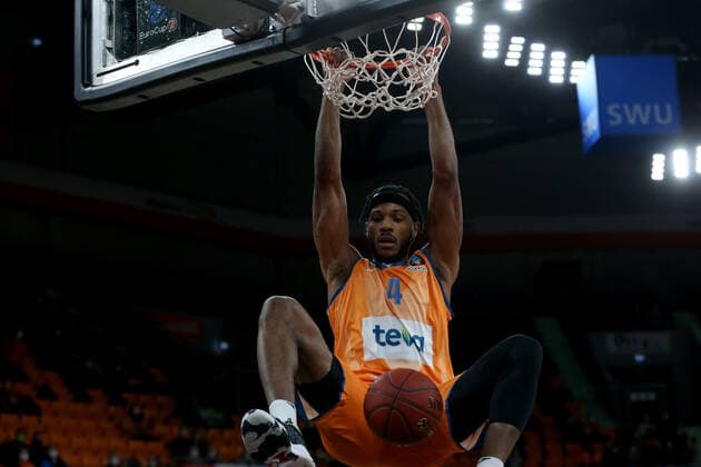 09 02 22, Neu Ulm, Germany, ratiopharm Arena, ratiopharm ulm vs Cedevita Olimpija Ljubljana Basketball 7 Days EuroCup, Jaron Blossomgame ratiopharm ulm in action, on the ball, individual action Photo H Langer Neu Ulm ratiopharm Arena Bayern Germany  541_ULMLJU20220209_016 Langer-541