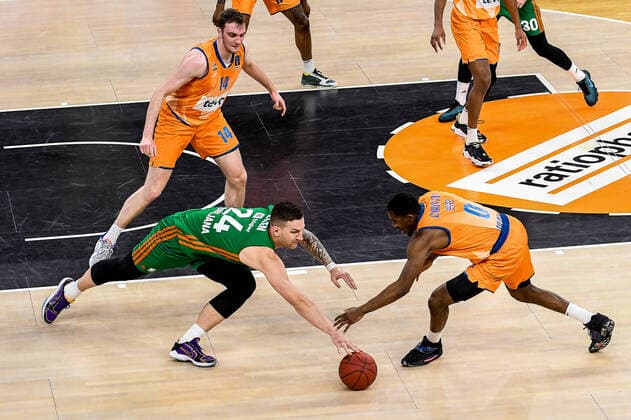 GER, EuroCup, ratiopharm ulm vs Cedevita Olimpija Ljubljana 09 02 2022, ratiopharm arena, Neu Ulm, GER, EuroCup, ratiopharm ulm vs Cedevita Olimpija Ljubljana, pictured fighting for the ball, Alen Omic Ljubljana, 24 , Semaj Christon Ulm, 0 nordphotoxGmbHx xHafner nph00200