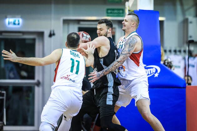 09.02.2022 Warszawa Koszykowka FIBA Europe Cup 2021, druga faza grupowa Legia Warszawa - Medi Bayreuth N z Jure Skific, Dariusz Wyka Foto Adam Starszynski PressFocus 09.02.2022 Warsaw Basketball FIBA Europe Cup 2021, second stage Legia Warszawa - Medi Bayreuth Jure Skific, Dariusz Wyka Credit Adam Starszynski PressFocus NEWSPIX.PL --- Newspix.pl  20220209PF_AS108