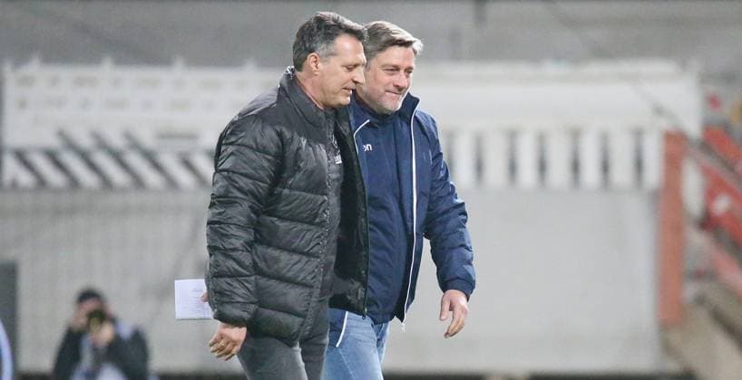 08.02.2022, xmohx, Fussball 2.Bundesliga , Karlsruher SC - SV Sandhausen emspor, v.l. Trainer Alois Schwartz (Sandhausen) und Sportlicher Leiter Oliver Kreuzer (Karlsruhe) (DFL DFB REGULATIONS PROHIBIT ANY USE OF PHOTOGRAPHS as IMAGE SEQUENCES and or QUASI-VIDEO) Karlsruhe *** 08 02 2022, xmohx, Football 2 Bundesliga , Karlsruher SC SV Sandhausen emspor, v l Coach Alois Schwartz Sandhausen and Sporting Director Sport Oliver Kreuzer Karlsruhe DFL DFB REGULATES PROHIBIT ANY USE OF PHOTOGRAPHS as IMAGE SEQUENCES and or QUASI VIDEO Karlsruhe