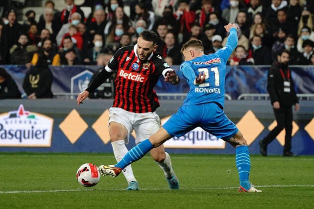 Amine Gouiri (OGC Nice) - Valentin Rongier (Olympique de Marseille) FOOTBALL : OGC Nice vs Marseille - 1 4 de finale de coupe de France - Nice - 09 02 2022 NorbertScanella Panoramic 