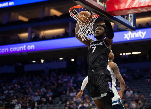 February 9, 2022, Sacramento, CA, USA: Sacramento Kings forward Chimezie Metu (7) dunks the ball defended by Minnesota Timberwolves forward Jaden McDaniels (3) in the second quarter during a game at Golden 1 Center on Wednesday, Feb. 9, 2022 in Sacramento. Sacramento USA - ZUMAj89_ 20220209_zaf_j89_016 Copyright: xPaulxKitagakixJr.x