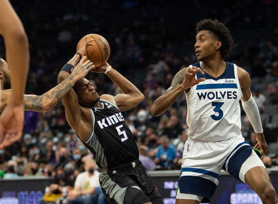 February 9, 2022, Sacramento, CA, USA: Sacramento Kings guard De Aaron Fox (5) is fouled by Minnesota Timberwolves guard D Angelo Russell (0) in the second quarter during a game at Golden 1 Center on Wednesday, Feb. 9, 2022 in Sacramento. Sacramento USA - ZUMAj89_ 20220209_zaf_j89_022 Copyright: xPaulxKitagakixJr.x